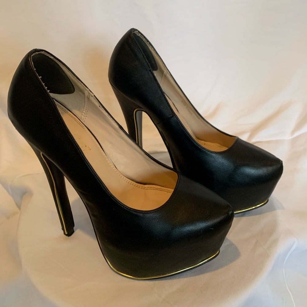 Liliana black and gold platform heel